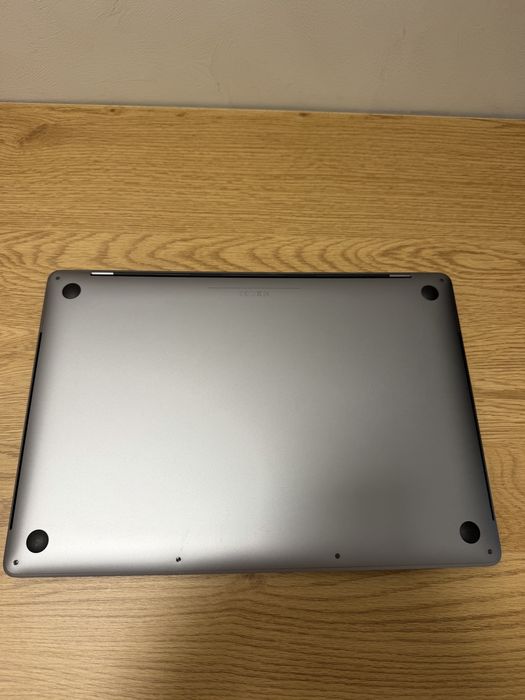 MacBook Pro 15” 2017 – i7 / 16GB RAM / SSD 512GB – Retina
