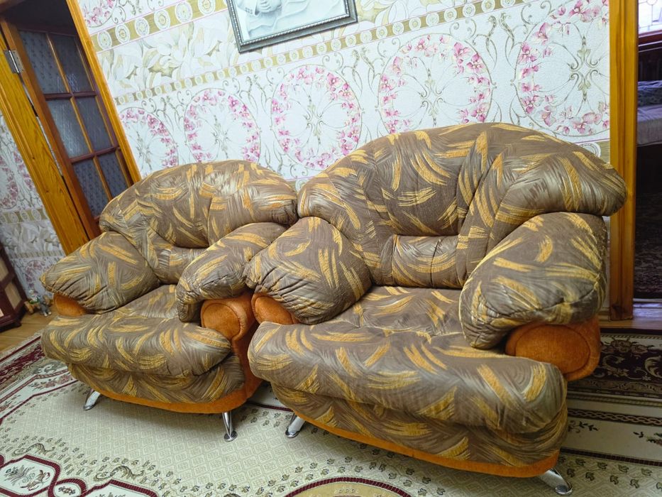 Прдам белорусский диван и кресла.