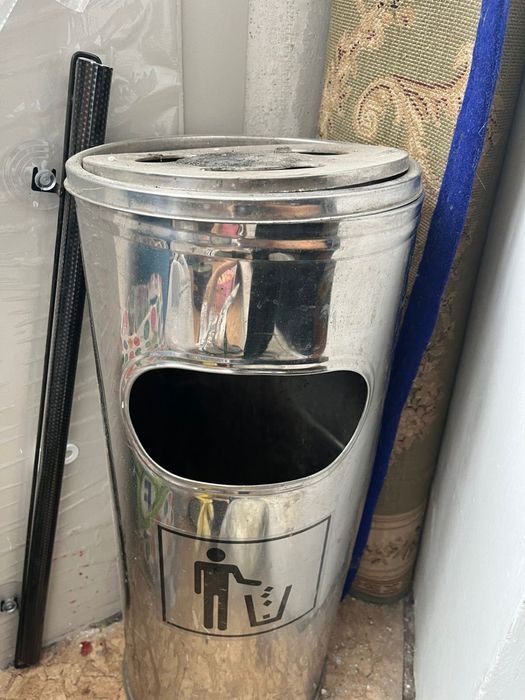 Продается урна с крышкой