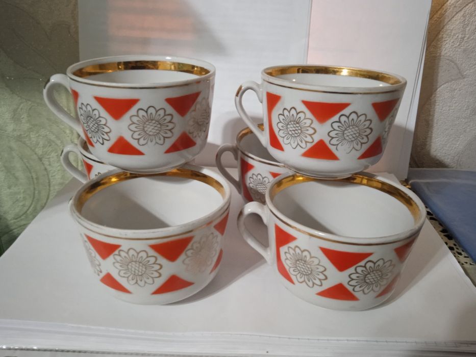 Чайные чашки Городницкого фарфорового завода.
