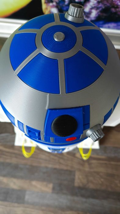 3D принтиран модел R2-D2 от Star Wars – височина 32 см