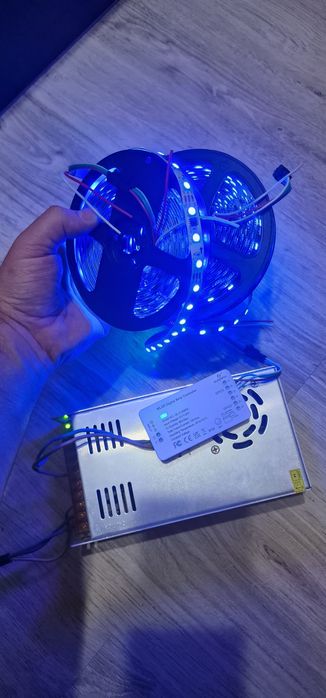 Продавам Argb contoller и лед ленти