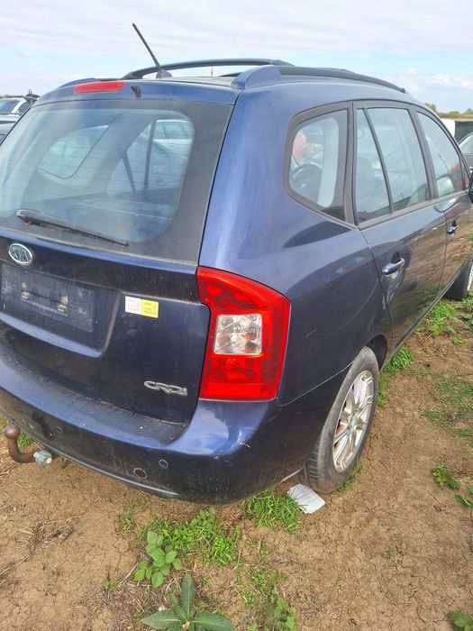 Dezmembrez kia carens 2.0 crdi