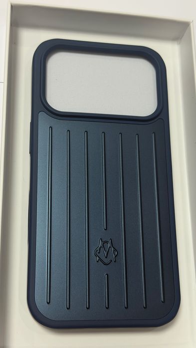 RIMOWA Aluminium Case за iPhone 17 Pro / Pro Max - Нов