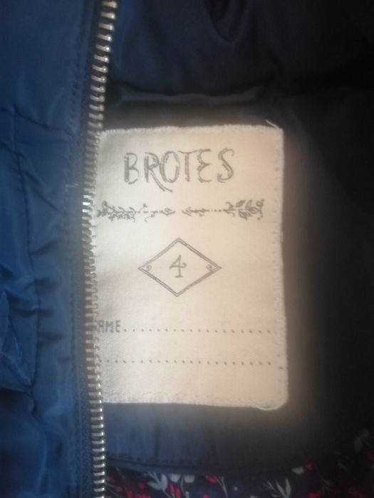 Детско яке с качулка за есенно зимен сезон.