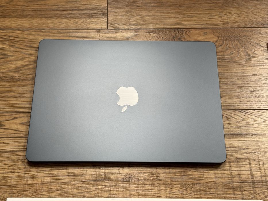Macbook Air 13,6" M3 256GB Midnight 2 години Гаранция