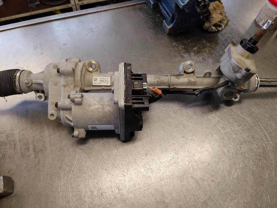 Рейка Tesla Model 3