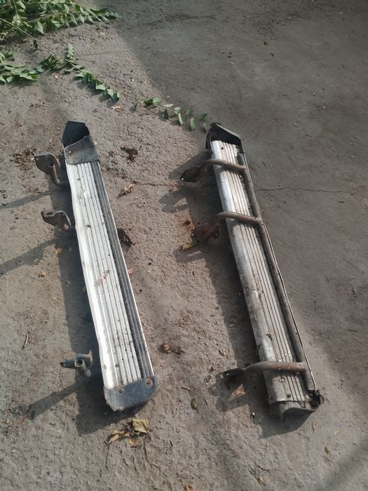 Продам подножки на Паджеро 2