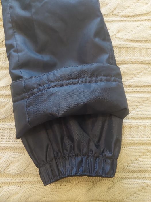 Продам демисезонный костюм для девочки