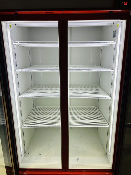 «Продам 2 витринных холодильника»