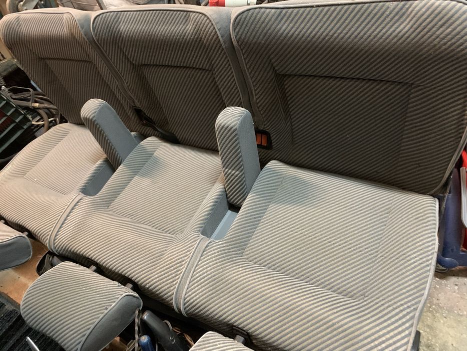 Vand doua banchete de caravelle