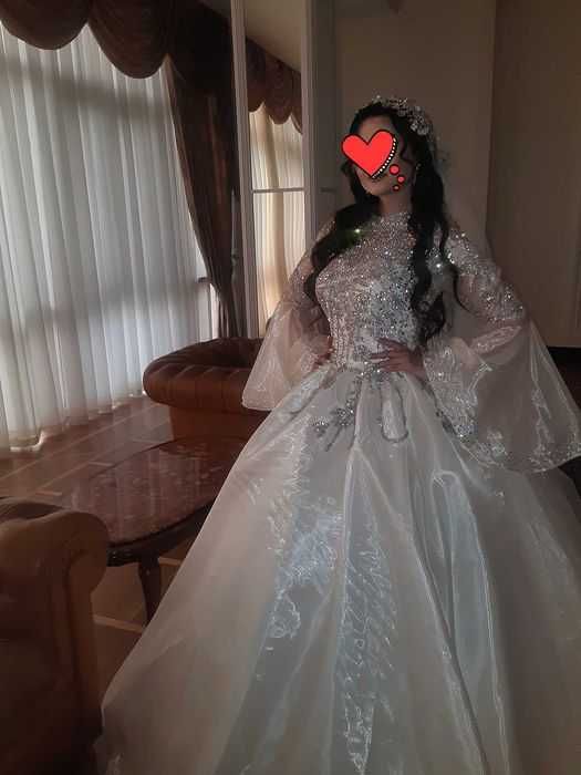 Свадебное платье продам срочно