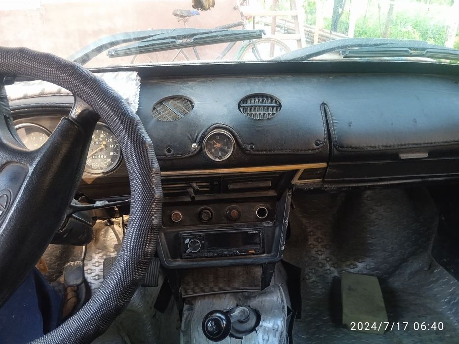 Машина юриб турган