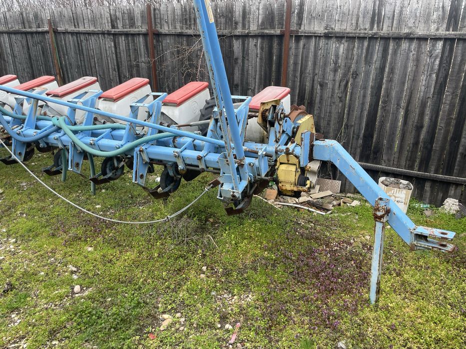 Semanatoare de porumb si floarea-soarelui