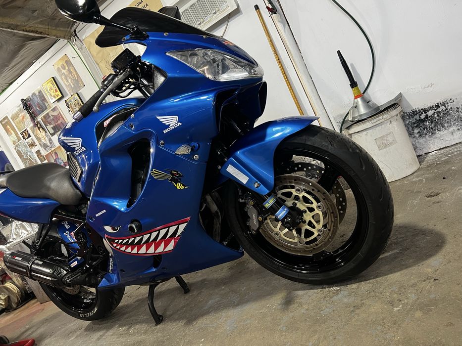 Vand honda cbr 600 f4 model carburatie