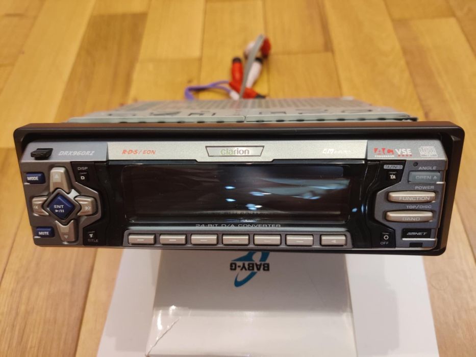 Clarion - Premium клас авторадио CD player