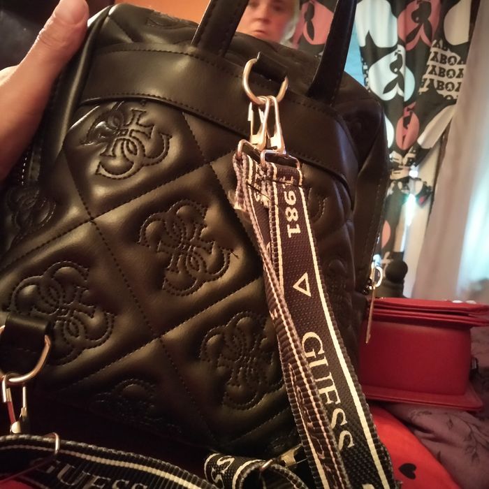 Rucsac Guess 300 lei nou