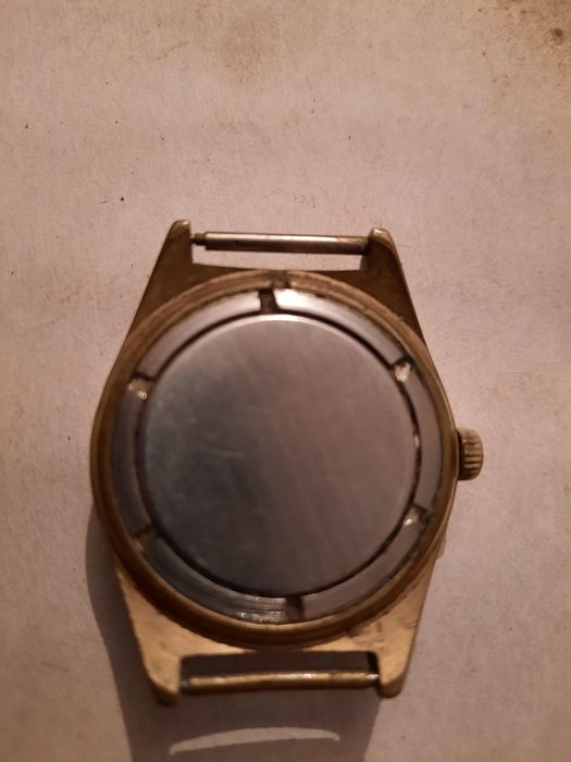 Продам наручные часы.