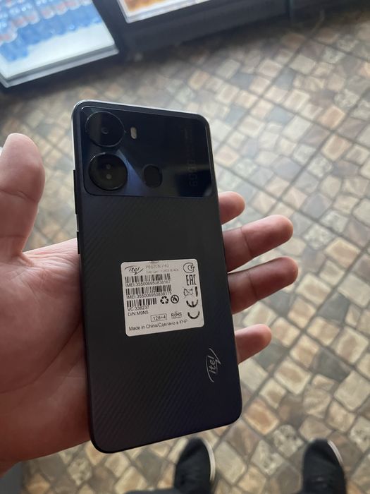 Продам телефон itel p40