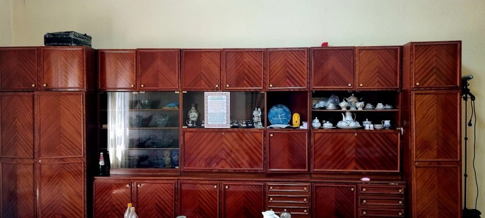 Stenka sotiladi holati yahshi 2 ta shkafi bor.