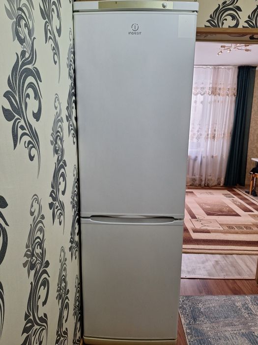 Холодильник indesit