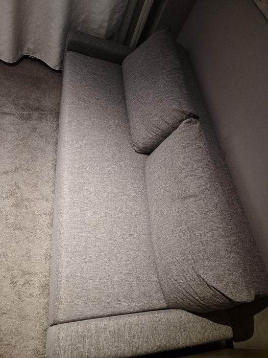 Canapea extensibila de 3 locuri cu spatiu de depozitare