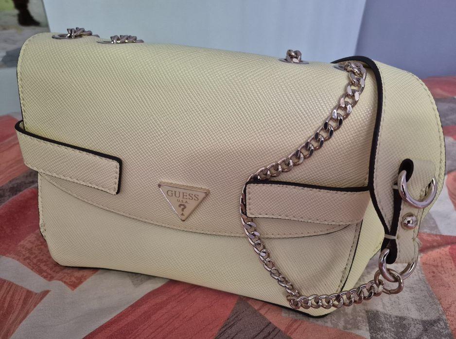 Дамска чанта GUESS
