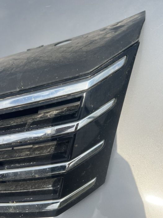 Решетка Предна броня VW Pasat 2011г Фолксваген с забележка