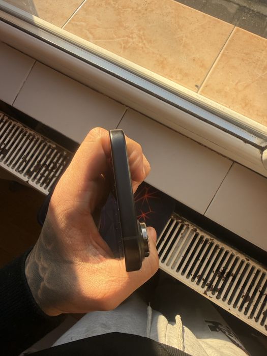 Vand iphone 16  mai multe detalii in privat