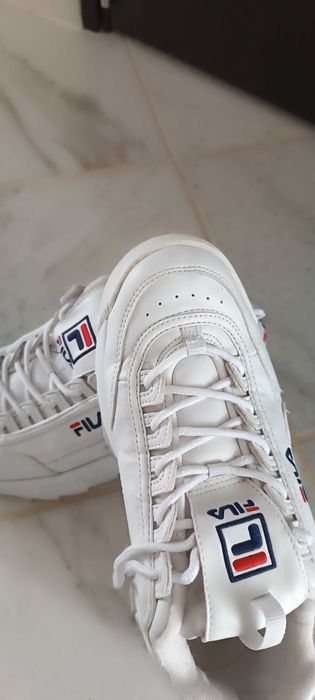 Adidași marca Fila