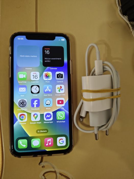 iPhone X cu bateria originală la 100 %
