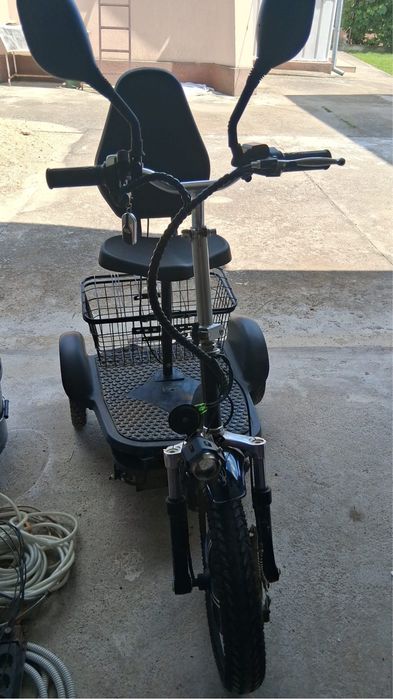 Scuter electric cu 3 roți pentru persoane cu mobilitate redusă – stare foarte bună