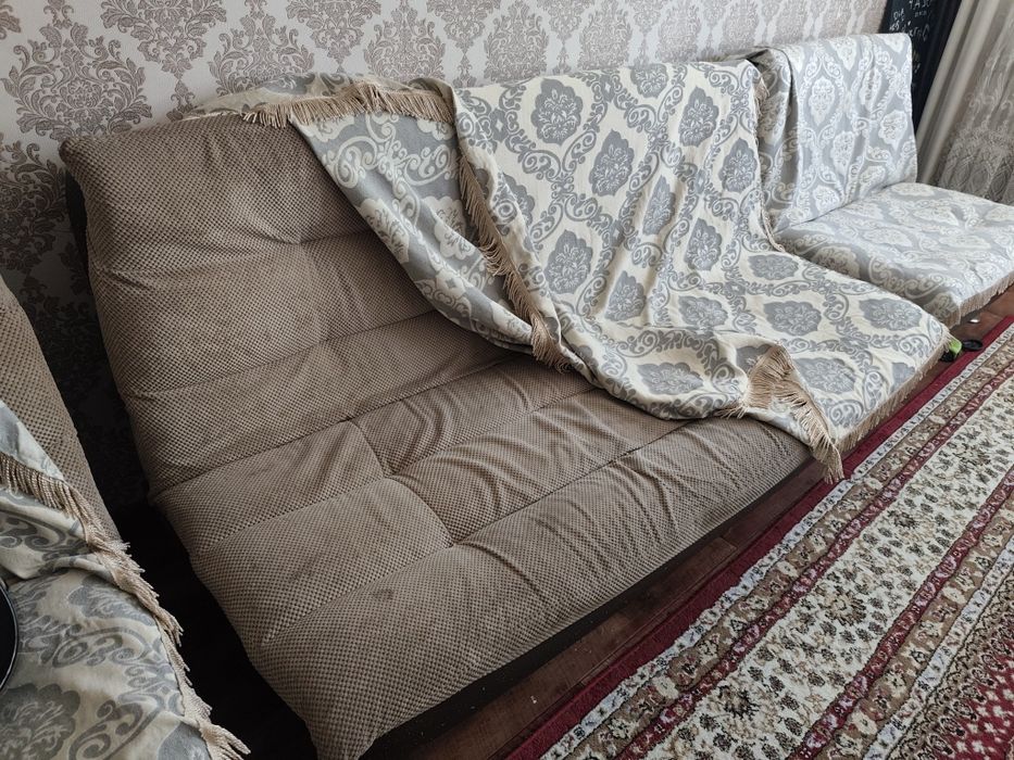 Продам диван и 2 кресла в нормальном состоянии б/у