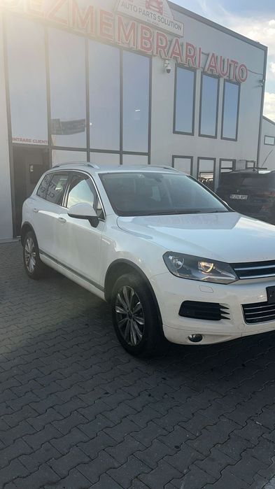 Dezmembram Volkswagen Touareg 3.0 TDI (CRC) din 2013