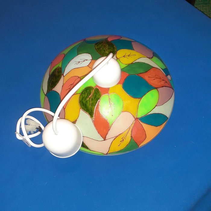 Lampă pictată manual