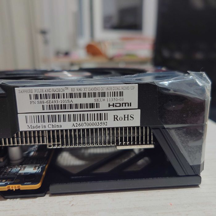 Vand placa video AMD RX 9060XT 16GB Sapphire Pulse OC nou nouta