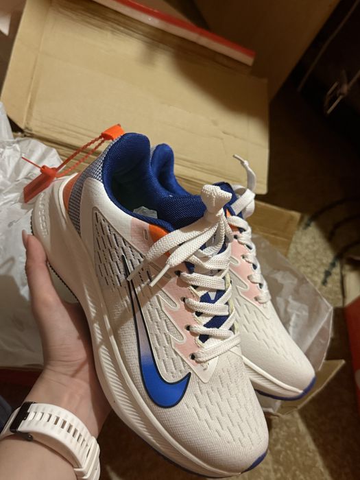 Кроссовки Nike новые