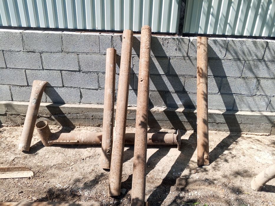 Железные трубы и уголки