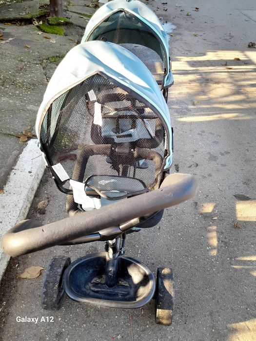 Триколка за близнаци