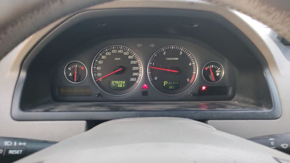Vând Volvo XC90 2.4 163 cai