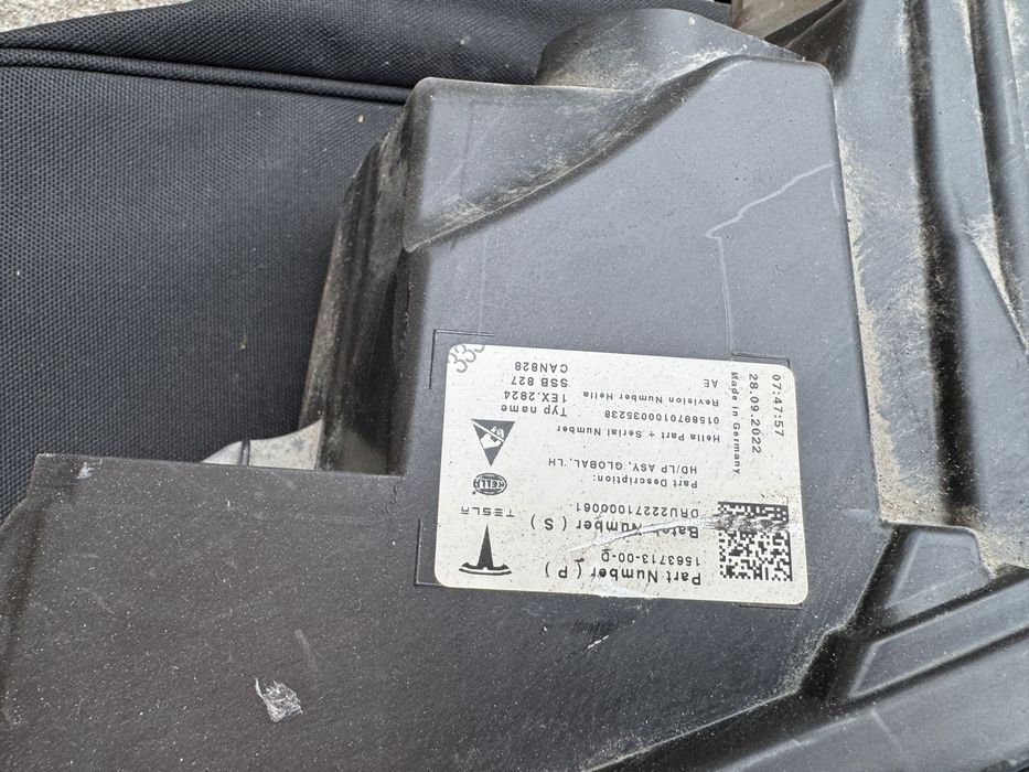 Фарове за Тесла различни видове