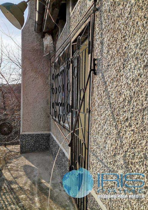 Продава се Къща в Шумен, м-т Под Манастира - 36 кв.м за 1134 €/кв.м - Снимка #1