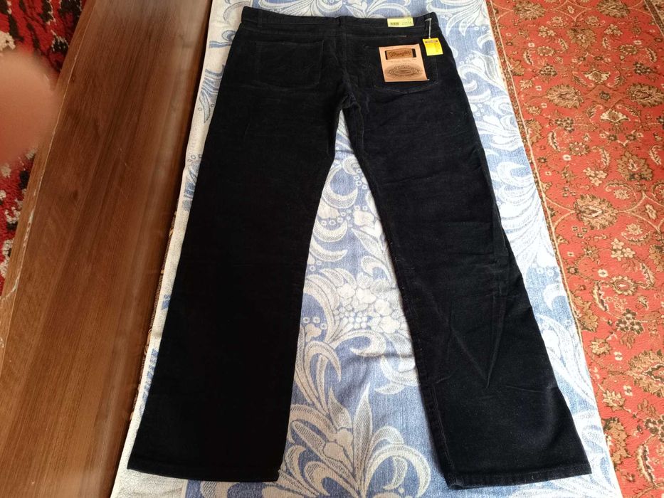 Продам мужские брюки-джинсы