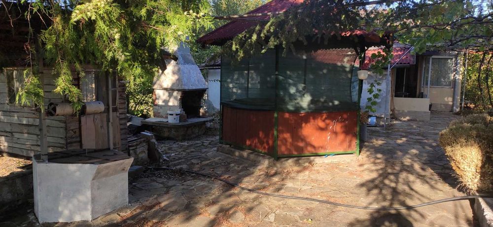 Къща с двор, лозе, басейн, беседка, кладенец с. Козаревец (Ст Загора)