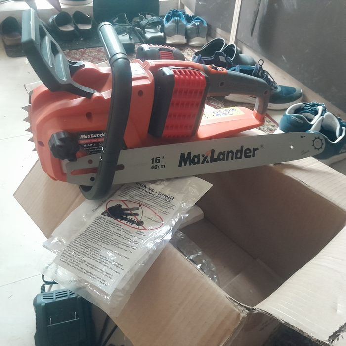 Drujbă.nouă BRUSHLESS-pe baterii MAXLANDER-40,cm lamă,motor f.puternic