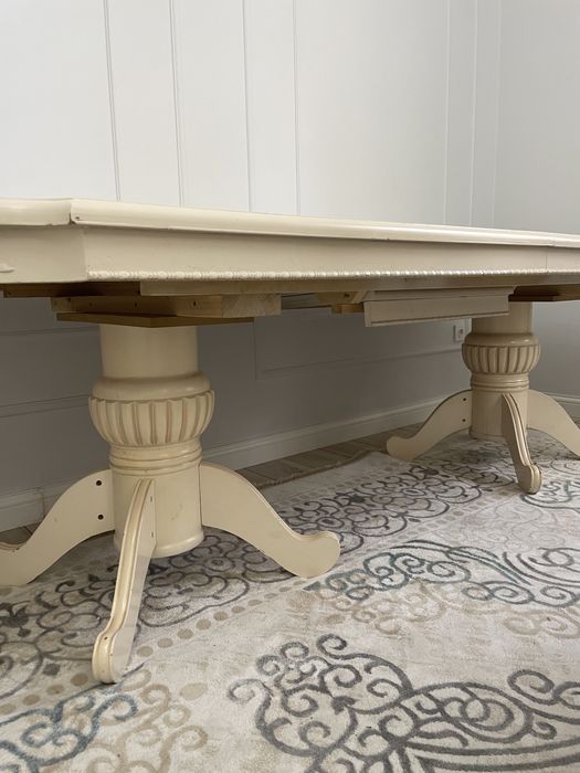 Стол для гостиной