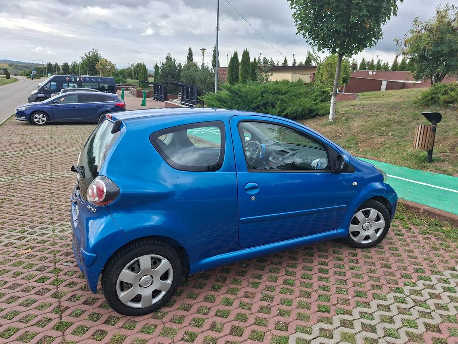 Toyota Aygo 1.0 Automată – 2010 – 95.500 km – Albastru metalizat