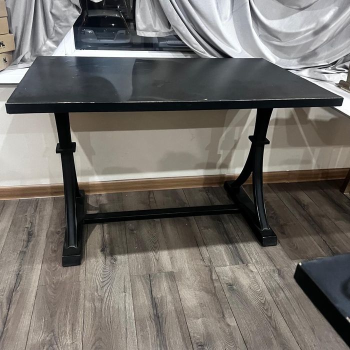 Круглый и квадратный стол