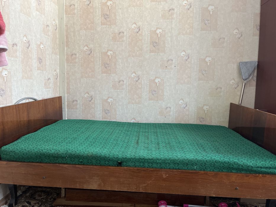 Кровать с матрасом
