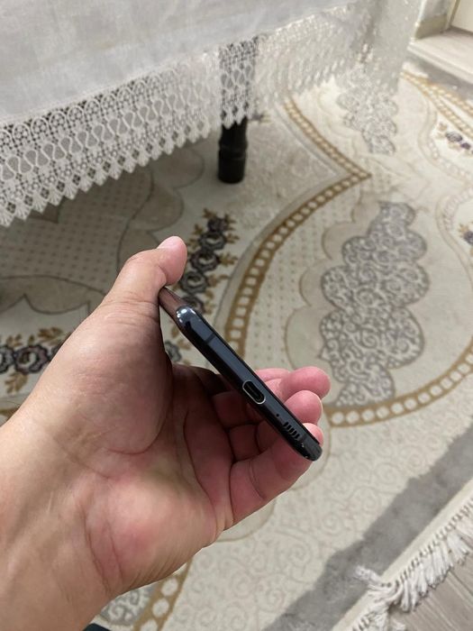 Самсунг С10 лайт      .